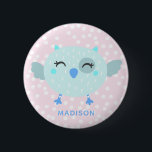 Cute Teal Bird - Rosa Stripe Kids' Birthday Favor Knapp<br><div class="desc">NewParkLane - Personlig Kids' Birthday Favor Button, med en söt tealfågel, mot rosa med vita polkadoter och en textmall för ditt barns namn. Det är enkelt att anpassa Zazzle med egen personlig för att få en design. Alla textstorlekar i stilar, färg kan ändras för att passa dina behov. Tur design...</div>