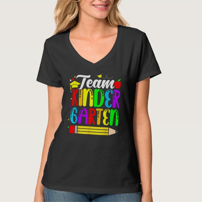 Cute Team Kindergarten Pencil Back To School Teach T Shirt (Framsida)
