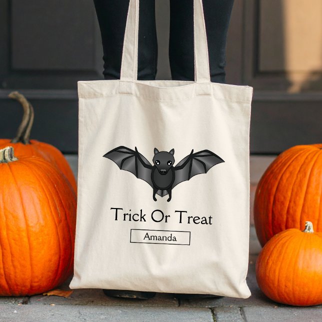 Cute Tecknad Fladdermus Halloween Bus eller godis  Tygkasse (Disclaimer: This image is a digital mockup.)