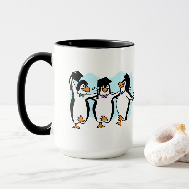 Cute Tecknad Graduating Penguins Mugg (Med munk)