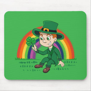 Cute tecknad leprechaun med schack och regnbåge musmatta