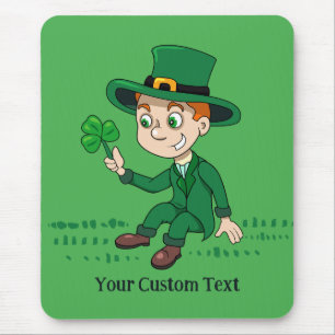 Cute tecknad leprechaun med schack och regnbåge musmatta