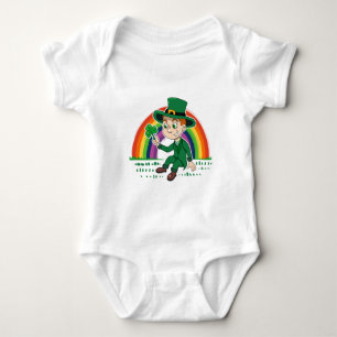 Cute tecknad leprechaun med schack och regnbåge t shirt