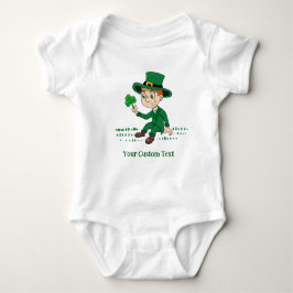 Cute tecknad leprechaun med schack och regnbåge t shirt