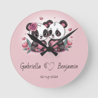 Cute Tecknad Panda Älskare Heart Valentindagen Rund Klocka