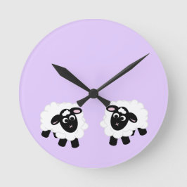 Cute Tecknad Sheep Lila Round Clock Rund Klocka