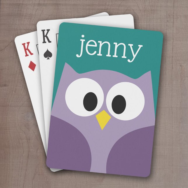 Cute Tecknad Uggla Lila och testämnets anpassade n Casinokort (Cute Personalized playing cards with a cartoon owl and a monogram or name)