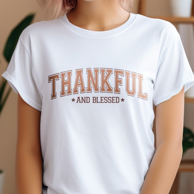 Cute Thankful and Blsed College Brev Inspired T Shirt (Skapare uppladdad)