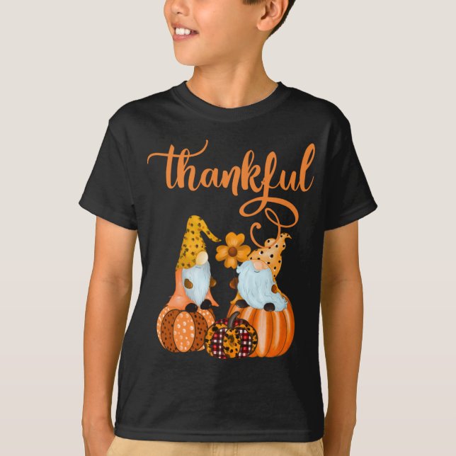 Cute Thankous Gnomes for Fall eller Halloween T Shirt (Framsida)