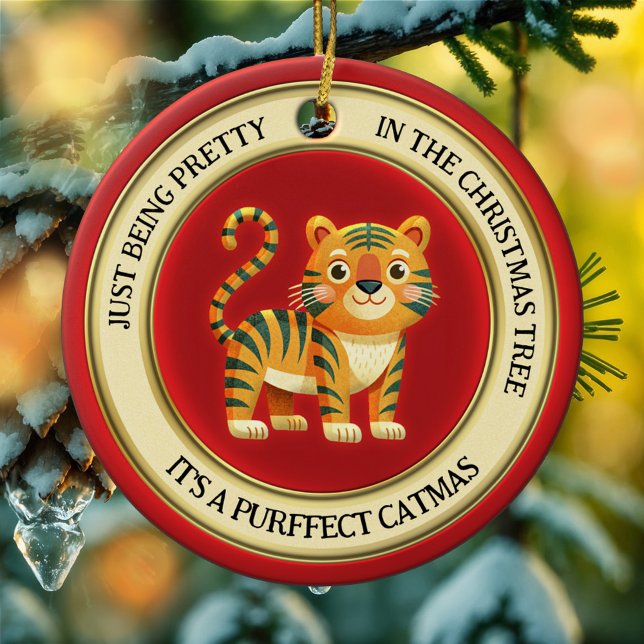 Cute Tiger Cat Illustrated-julen Julgransprydnad Keramik (Cute whimsical Christmas ornament featuring an illustration of a tiger kitty in a simple happy style)