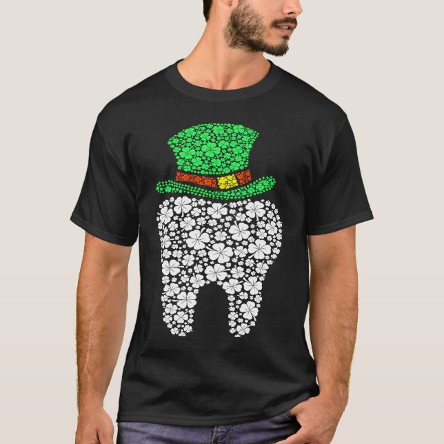 Cute Tooth Dental Hygienist Dentist Shamrock St Pa T Shirt (Framsida)