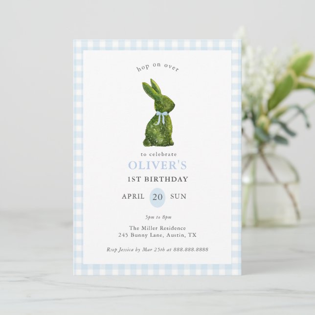Cute Topiary Bunny blue Gingham Birthday  Inbjudningar (Stående Fram)