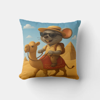 Cute Tourist Mouse på Camel | Egyptian Pyramids Sm Kudde