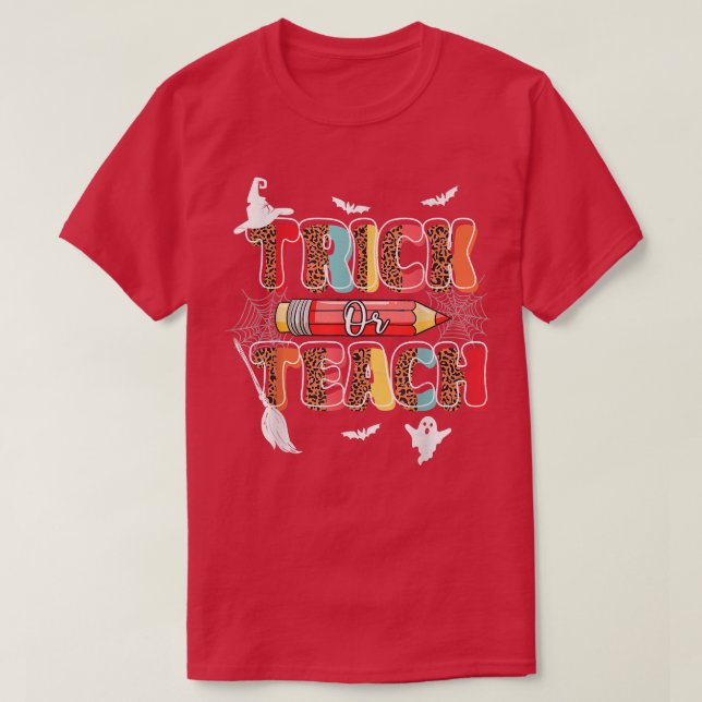Cute Trick Or Teach Fun Halloween Teacher Leopard  T Shirt (Design framsida)