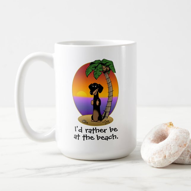 Cute Tropical Island Beach Dachshund (svart och ta Kaffemugg (Med munk)