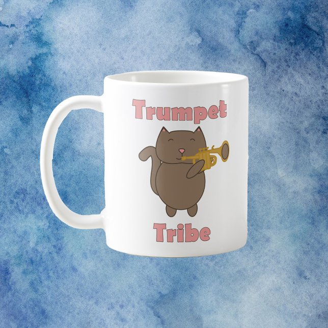 Cute Trumpet Tribe Cat Illustration Music Lover Kaffemugg (A mug with a cute brown cat playing the trumpet with the words trumpet tribe.)
