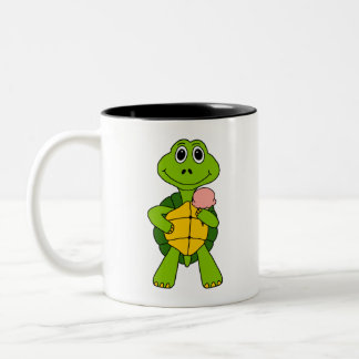 Cute Turtle Eating Ice Cream Cartoon Två-Tonad Mugg