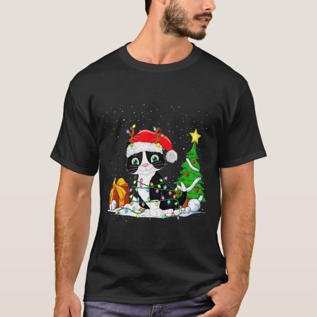 Cute Tuxedo Cat Santa Christmas Tree Lights Xmas T T Shirt (Framsida)