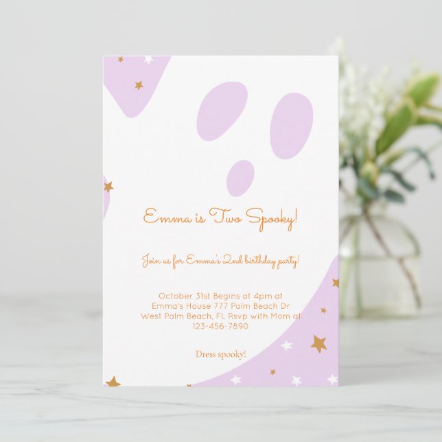 Cute Two Spooky Halloween Birthday-inbjudan Inbjudningar (Stående Fram)