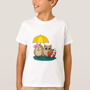 Cute Uggla Älskare w/ Umbrella och Red Chocolate B T Shirt