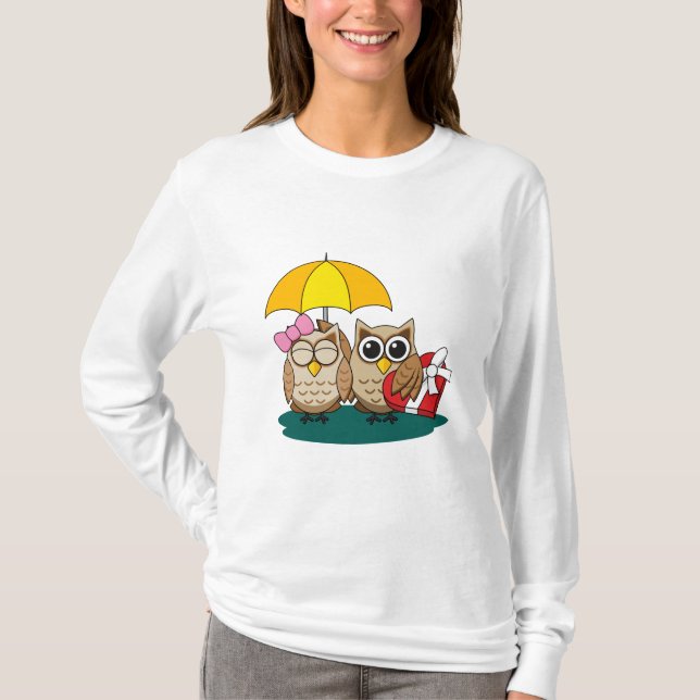 Cute Uggla Älskare w/ Umbrella och Red Chocolate B T Shirt (Framsida)