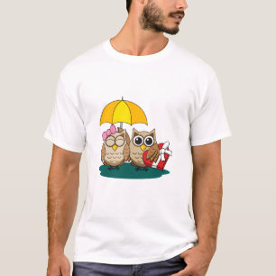 Cute Uggla Älskare w/ Umbrella och Red Chocolate B T Shirt