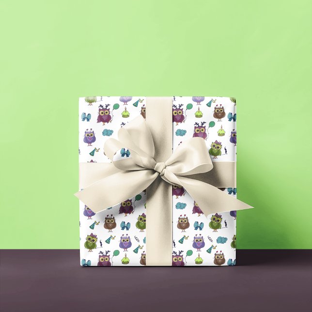 Cute Uggla Birthday Mönster | Vit Presentpapper (Skapare uppladdad)