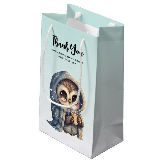 Cute Uggla Holding a Coffee Party Tack (Baksidan Vinklad)