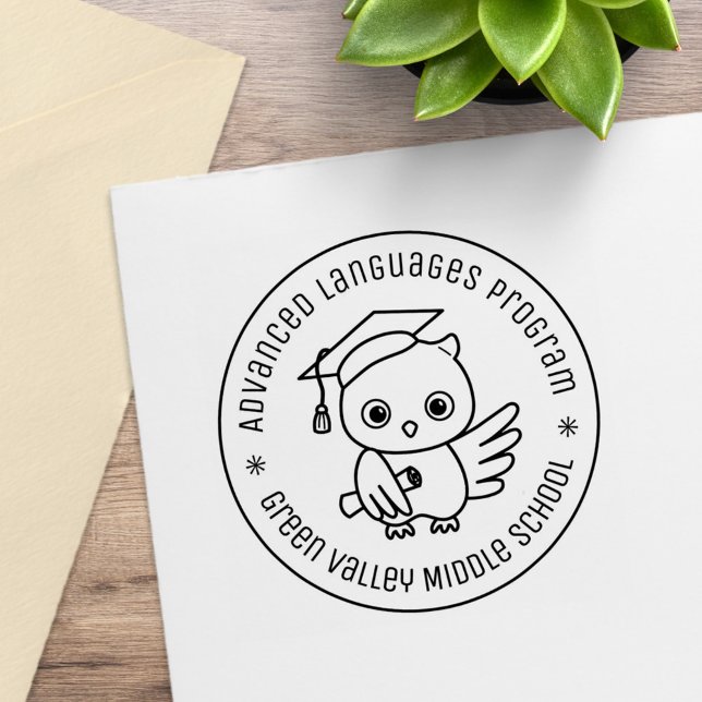 Cute Uggla i en Studenten Hat-rundtext Stämpel (Skapare uppladdad)