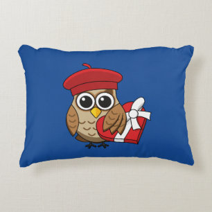 Cute Uggla med Red Beret och Heart Box Prydnadskudde