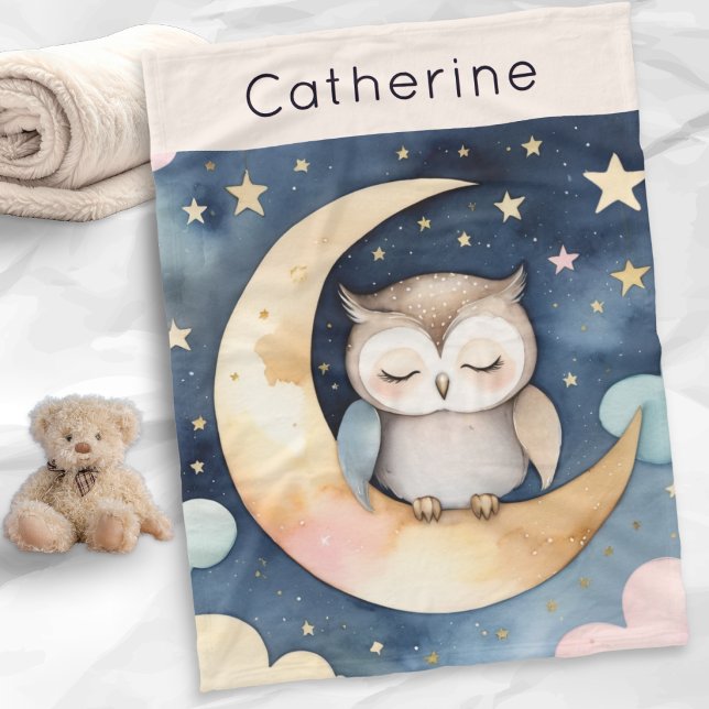 Cute Uggla på Måne med Nattens Himmel Personlig Fleecefilt (A fleece blanket with personalized name, and watercolor-style picture of a cute owl, moon and stars)