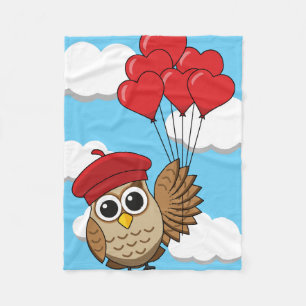 Cute Uggla som flyger med hjärtballonger Fleecefilt