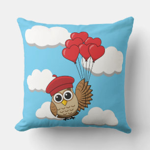 Cute Uggla som flyger med hjärtballonger Kudde