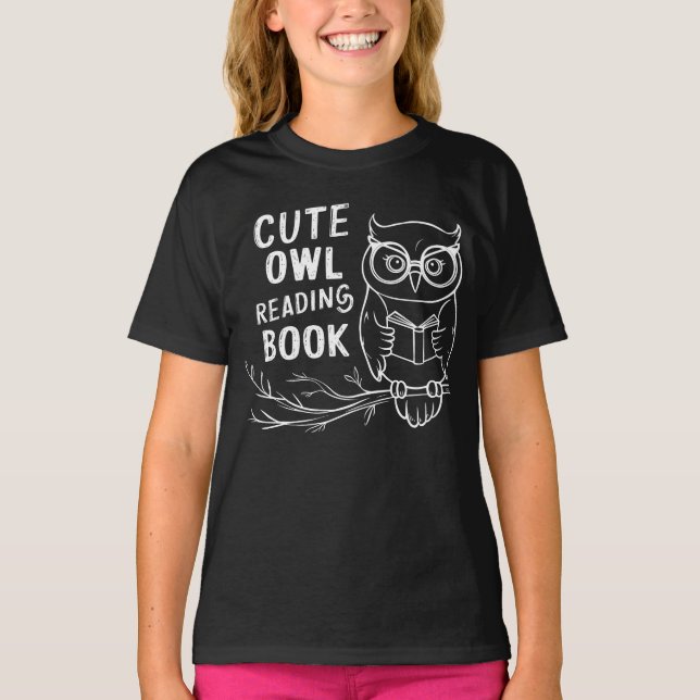 Cute uggla som läser bok t shirt (Framsida)