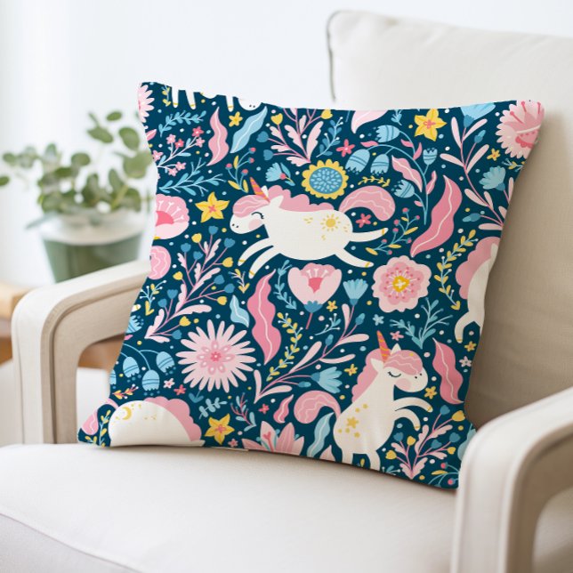 Cute Unicorn Blommigt Pillow, Whimsical Animal Kudde (Skapare uppladdad)