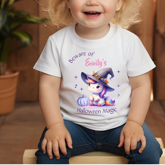 Cute Unicorn Girls Halloween med Namn T Shirt (Skapare uppladdad)
