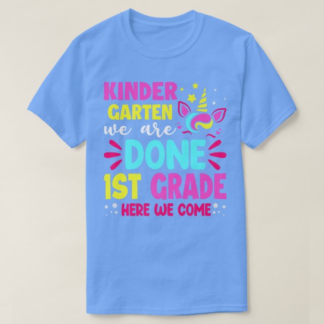 Cute Unicorn Kindergarten Vi är klara första Klass T Shirt (Design framsida)