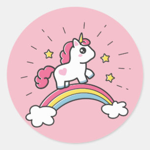 Cute Unicorn på en regnbågsdesign Runt Klistermärke