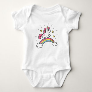 Cute Unicorn på en regnbågsdesign T Shirt