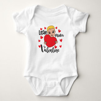 Cute Valentine Boy Holding Heart Gift Art för barn T Shirt