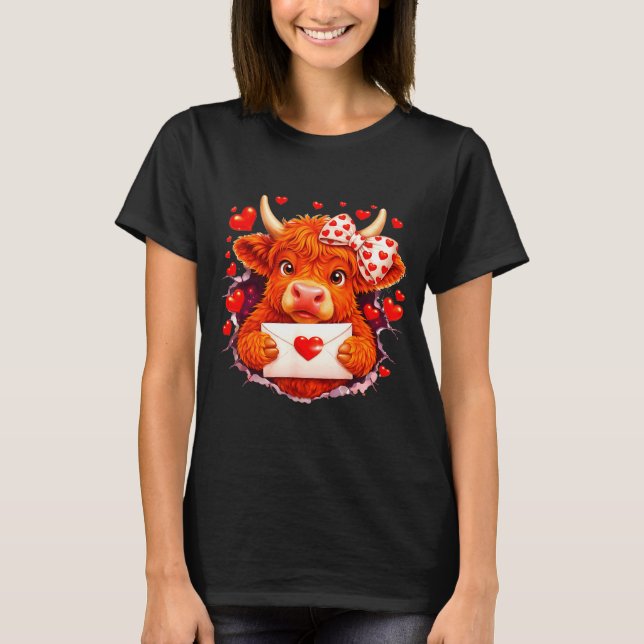 Cute Valentine Highland Cow With Heart Bow Western T Shirt (Framsida)
