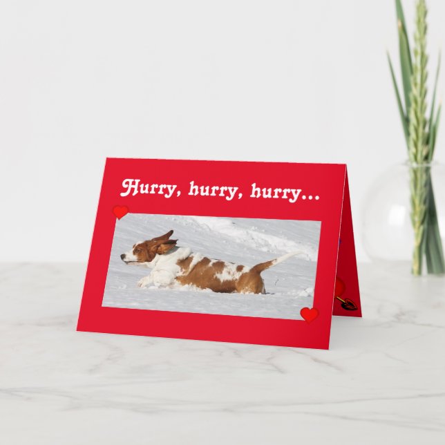 Cute Valentine w/Funny Basset Hound Running Helgkort (Framsida)