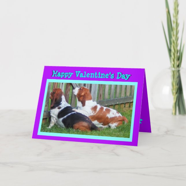 Cute Valentine w/Funny Basset Hounds Helgkort (Framsida)