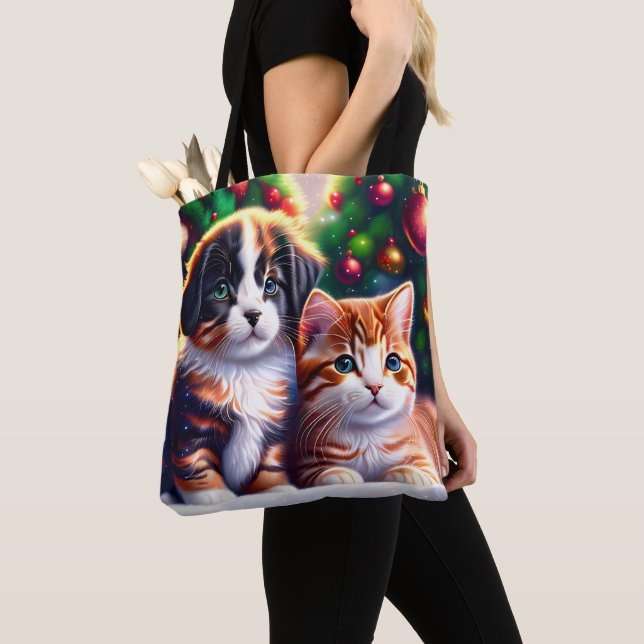 Cute-valpar och katt under Julgran Tygkasse (Närbild)
