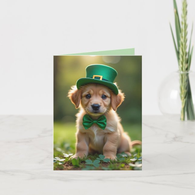 Cute-valpen med St. Patrick's subfit, schamprocks Helgkort (Framsida)