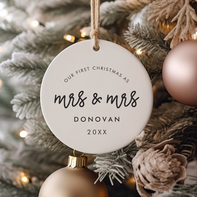 Cute Vår första jul som Mrs. och Mrs. Julgransprydnad Keramik (Skapare uppladdad)