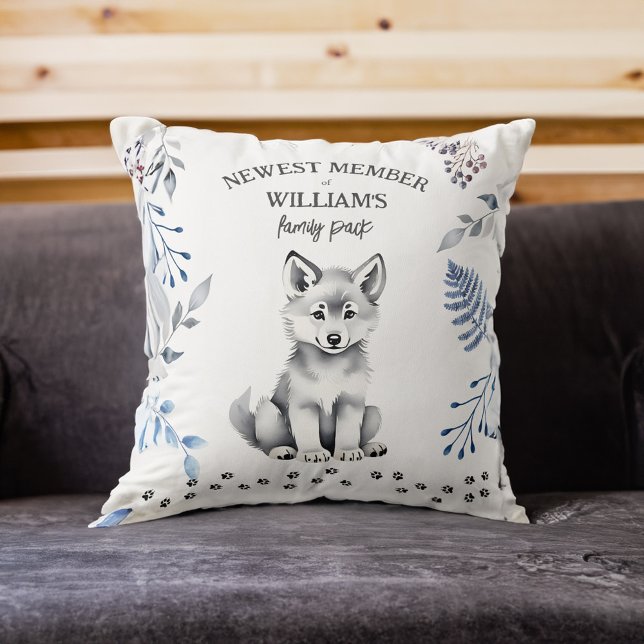 Cute varg unge babydusch baby-gåvor personlig kudde (Cute wolf cub baby shower baby gifts personalized name throw pillow wolf themed nursery decor )