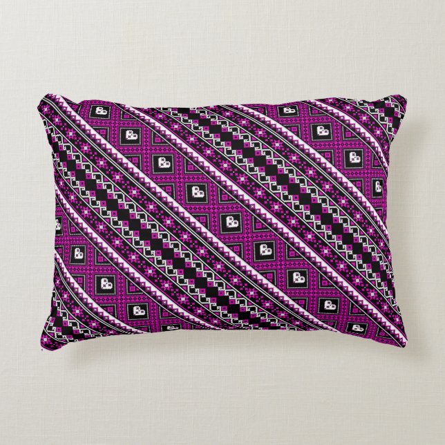 Cute violet underbart ukrainian mönster prydnadskudde (Framsidan)