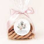 Cute Watercolor Arktis Seal Födelsedagsfest Runt Klistermärke<br><div class="desc">Stämplar med födelsedagsfest, som är ett arktiskt tema, med en vattenfärgad illustration av en arktisk valp omgiven av vintervita blommor, röda blåbär och lush grönt löv. Anpassa de arktiska födelsedagsfesterna med namn, ålder och datum. Designad för att samordna med vår insamling av Födelsedagsfesten för för för utspädningsvatten i Baby djur....</div>