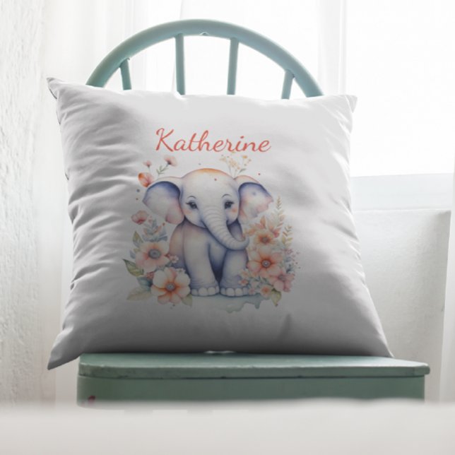 Cute Watercolor Illustration of a Baby Elephant Kudde (Skapare uppladdad)